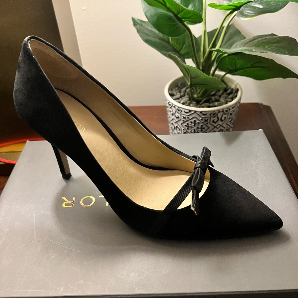 Ann Taylor Black Myra Suede Bow pump